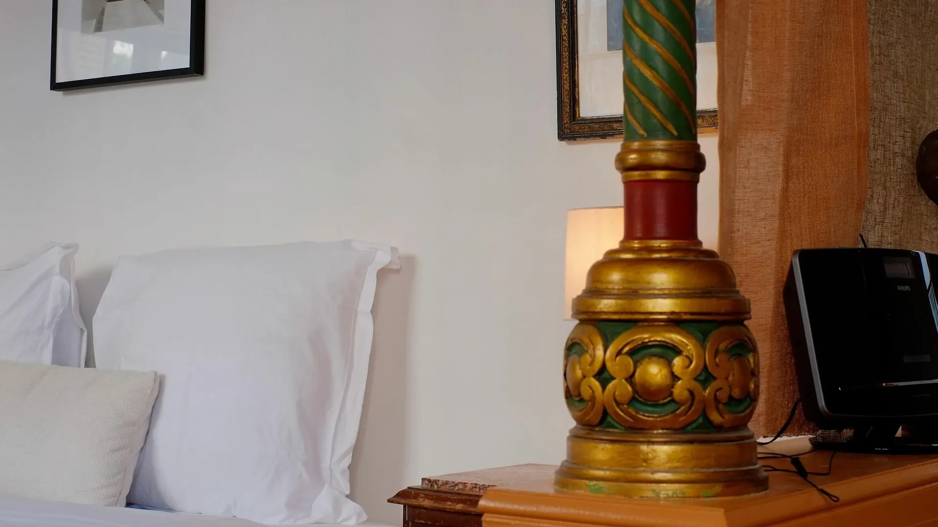 Honore - Hotel Pour Nomades Reveurs - 7 Jean Fabre Lyon 0*,  France
